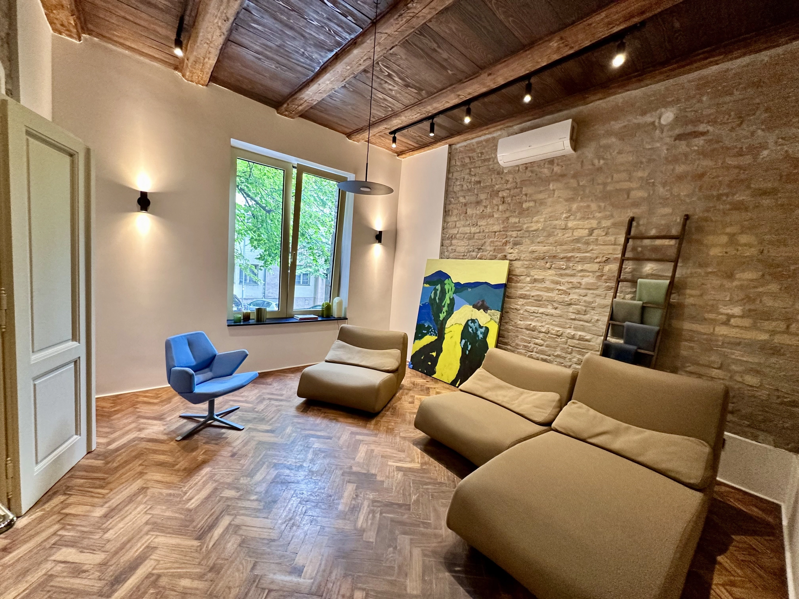 IMG_4957 VIŠEGRADSKA | JEDINSTVENO DIZAJNIRAN PROSTOR | 100 m² + bašta (poslovno/stambeno)