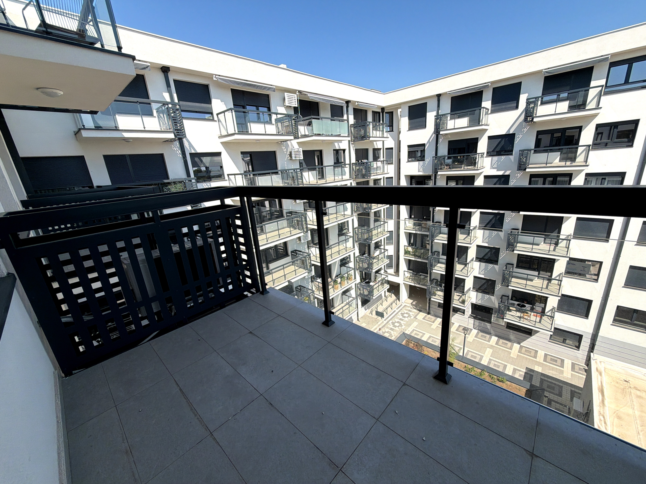 IMG_1384 Zemona Nova, Zemun – useljiv četvorosoban stan od 134,4 m² na 5. spratu